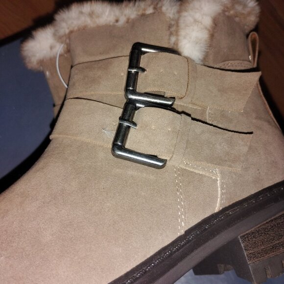 Two pairs size 8 and 7 (womens) - Picture 8 of 9